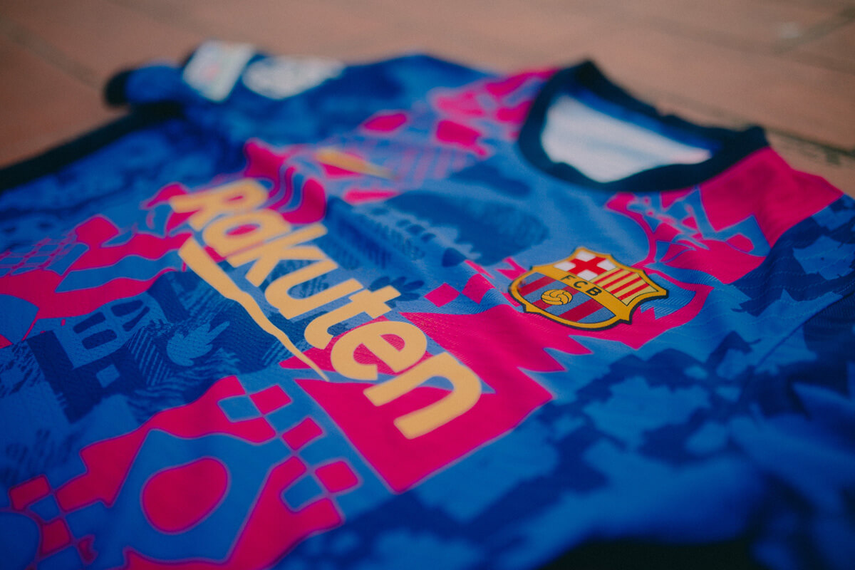 Barcelona third kit 2021-22.jpg